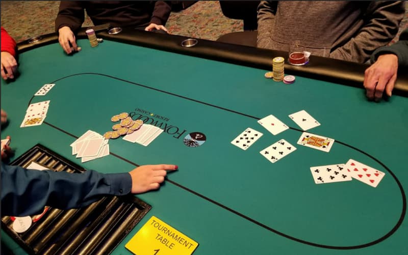 Đánh Poker chậm khi bài mạnh tại Pre-Flop